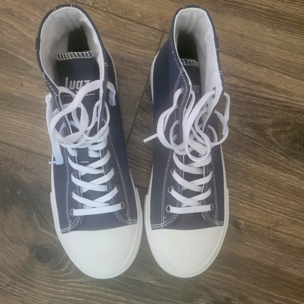 NWT Lugz high-top training shoes in navy size 8